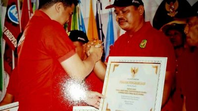 Peringatan Hari Buruh, Wali Kota Medan Anugerahkan Penghargaan ke FSPTSI-KSPSI